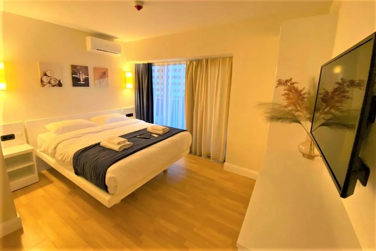 Delux Sea View Aparthotel In Orbi City Батуми 5*,